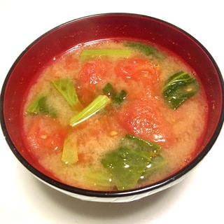 トマトと小松菜の味噌汁